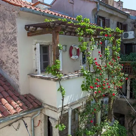 Barbarossa House With Parking Apartment Cres Exterior foto