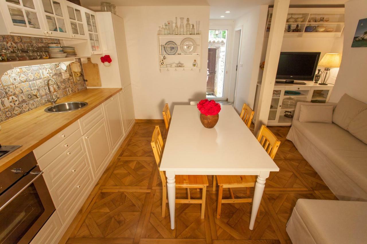 Barbarossa House With Parking Apartament Cres